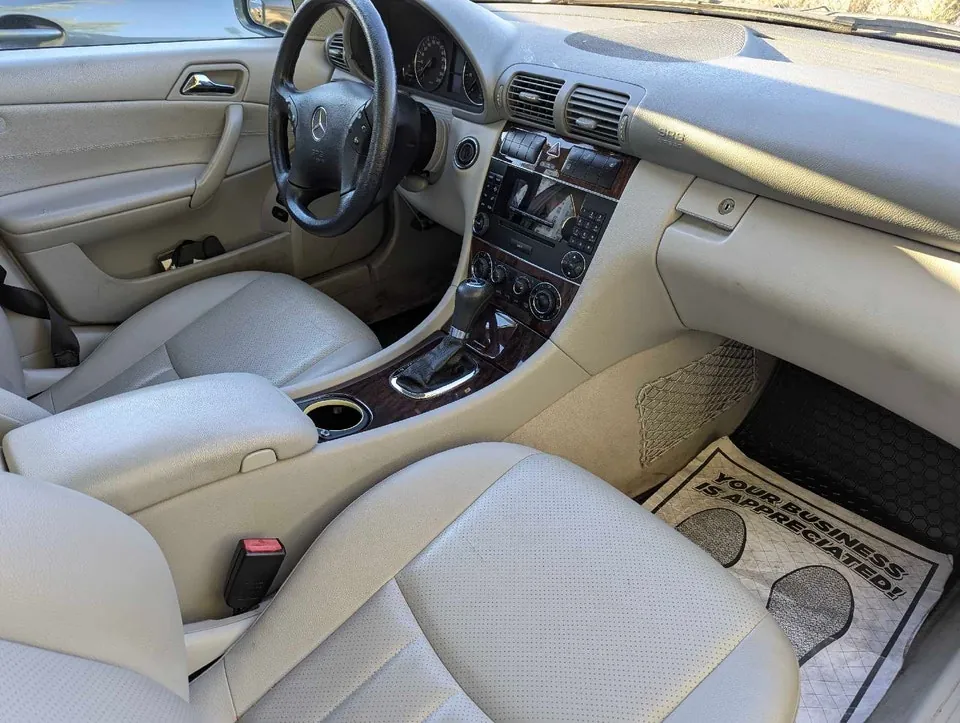 Mercedes-Benz C-Class 2006 photo 2