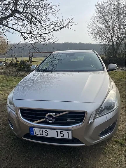 Volvo V60 2011 photo 2