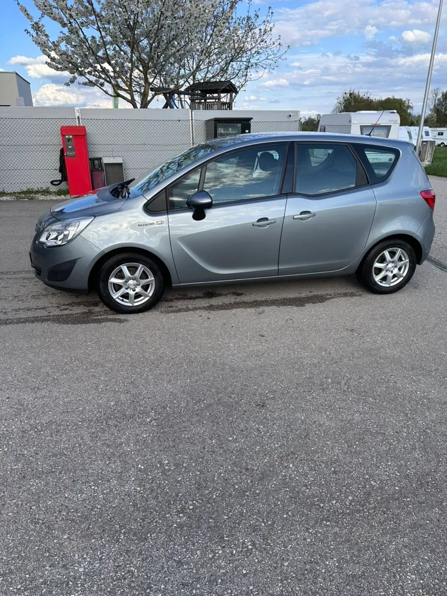 Opel Meriva 2011 photo 2
