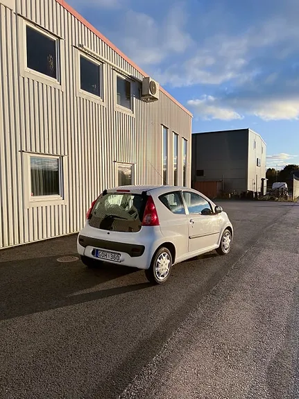 Peugeot 107 2008 photo 4