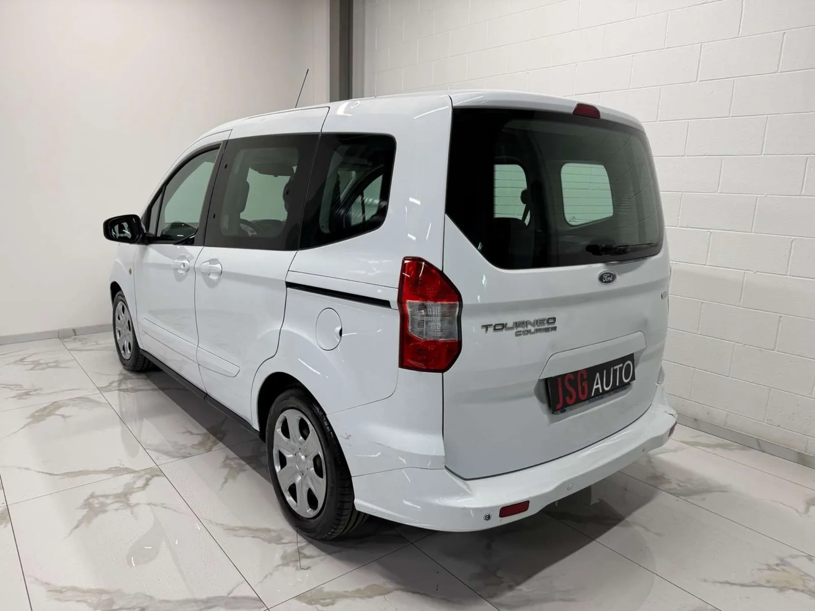 Ford Tourneo Courier 2017 photo 4