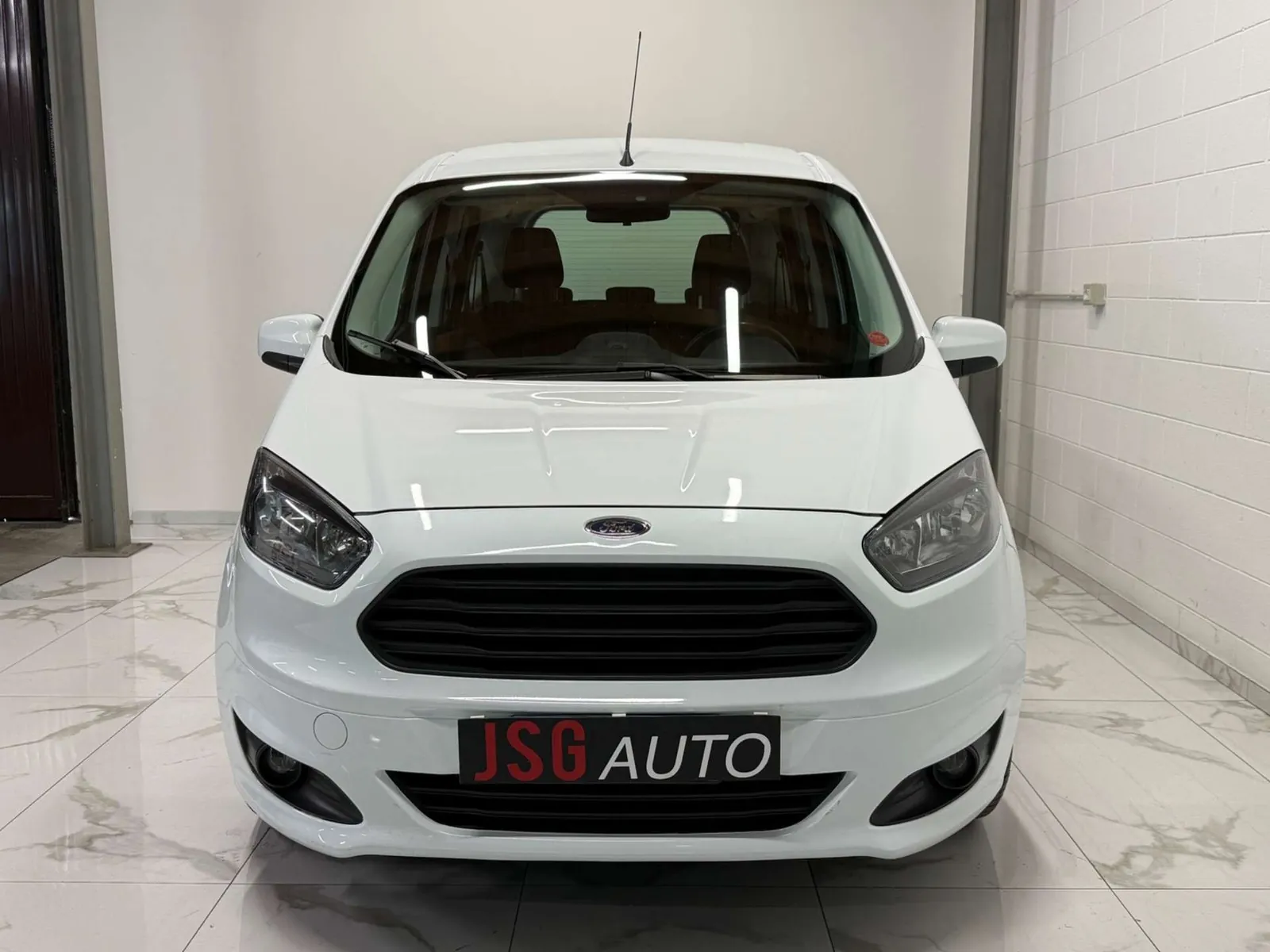 Ford Tourneo Courier 2017 photo 2