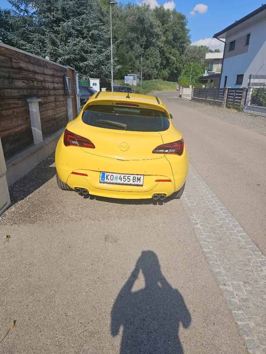 Opel Astra 2013 photo 2