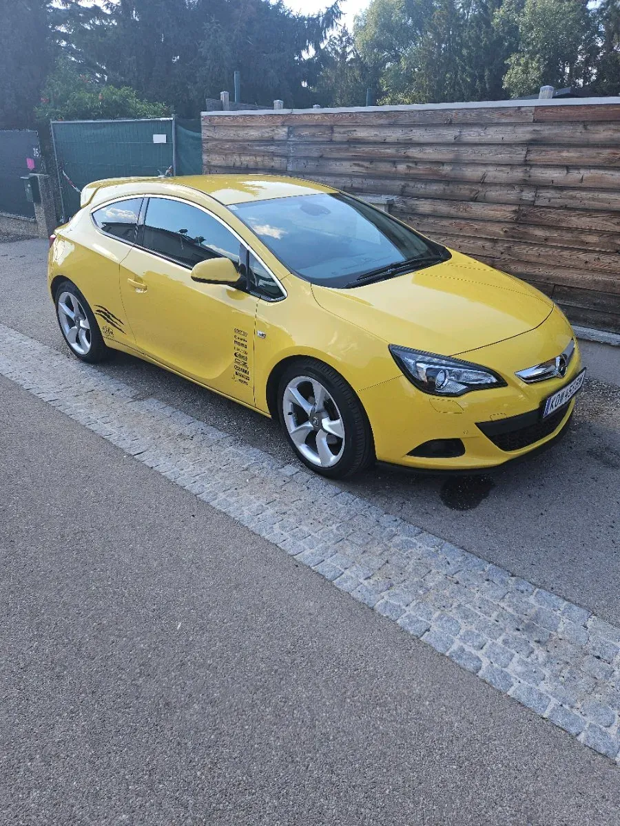 Opel Astra 2013 photo 3