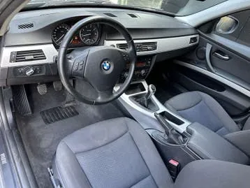 BMW 3 Series 2010 photo 3