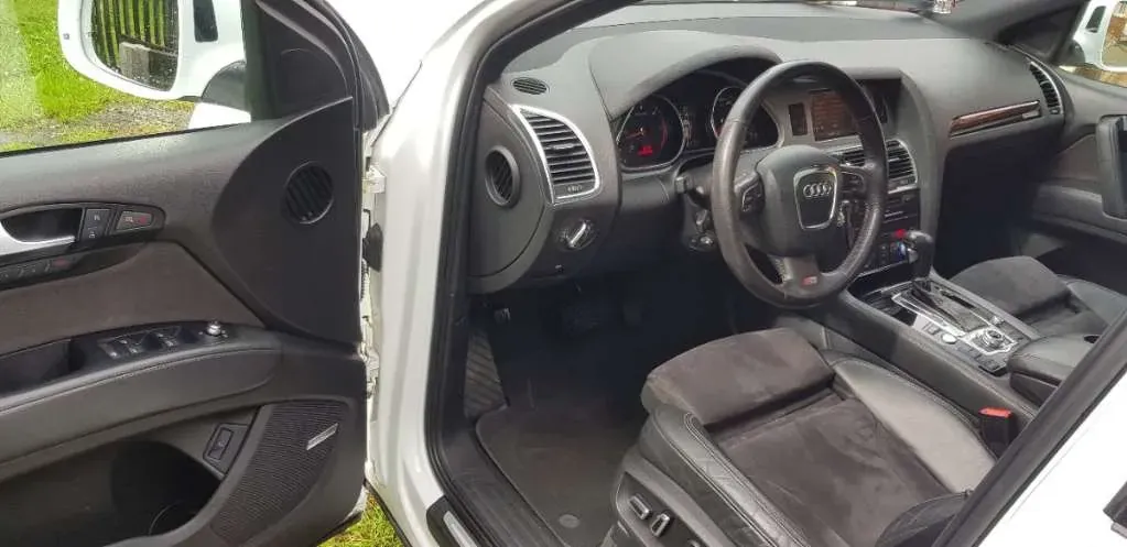Audi Q7 2010 photo 3