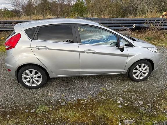 Ford Fiesta 2010 photo 4