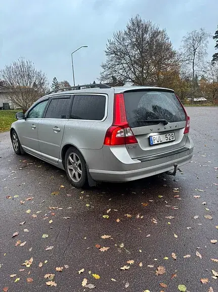 Volvo V70 2012 photo 2