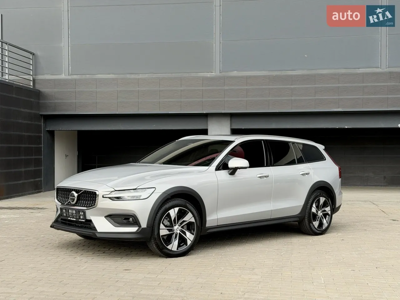 Volvo V60 Cross Country 2024 photo 2