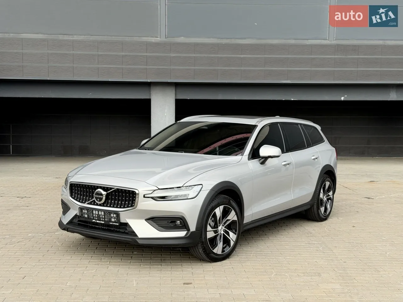 Volvo V60 Cross Country 2024 photo 3