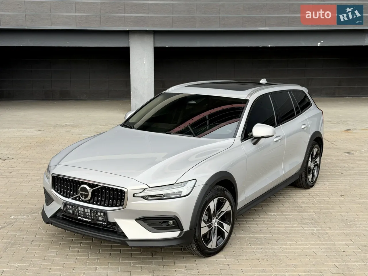 Volvo V60 Cross Country 2024 photo 5