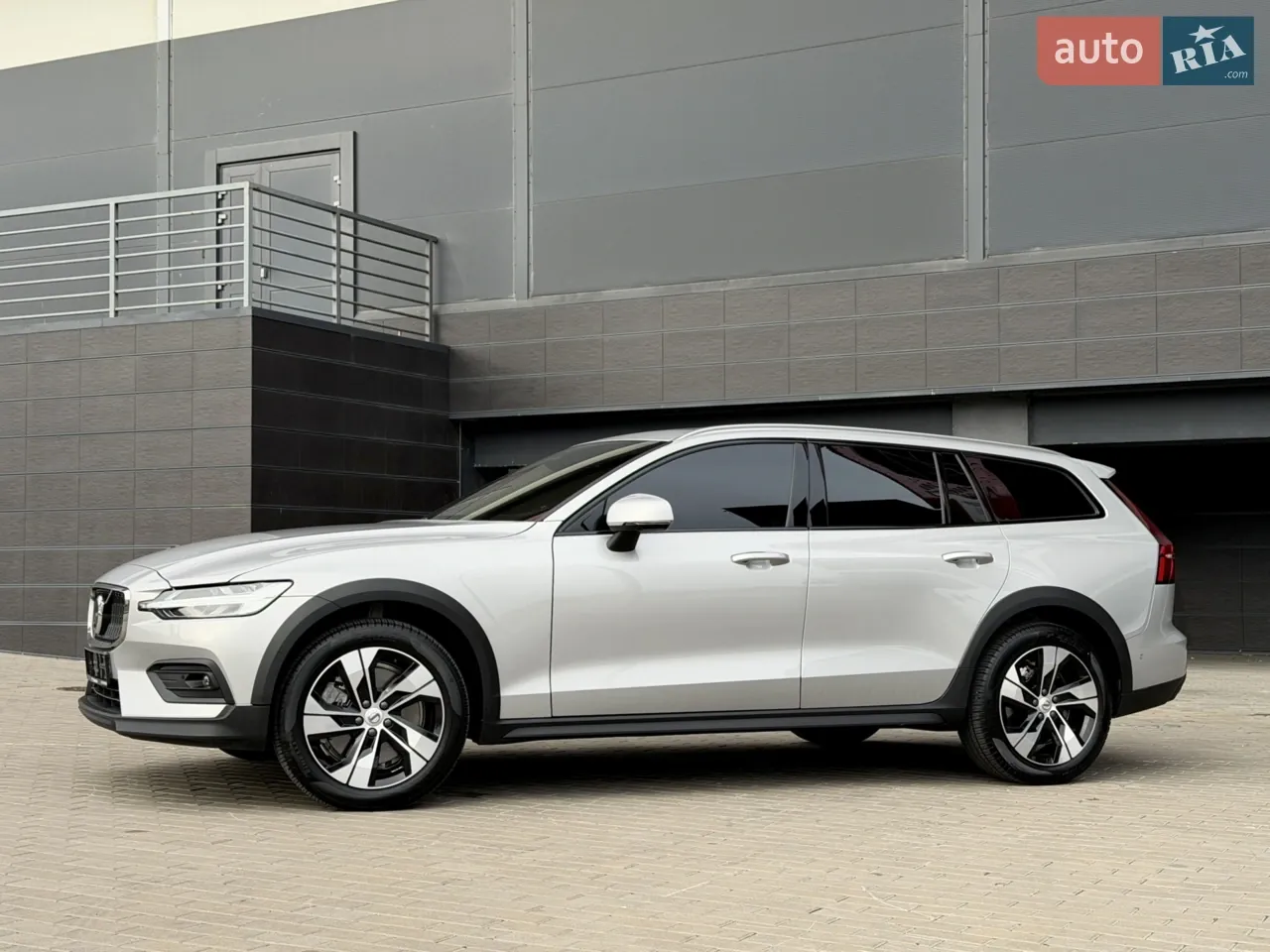 Volvo V60 Cross Country 2024 photo 4