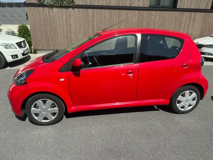 Toyota Aygo 2011 photo 2