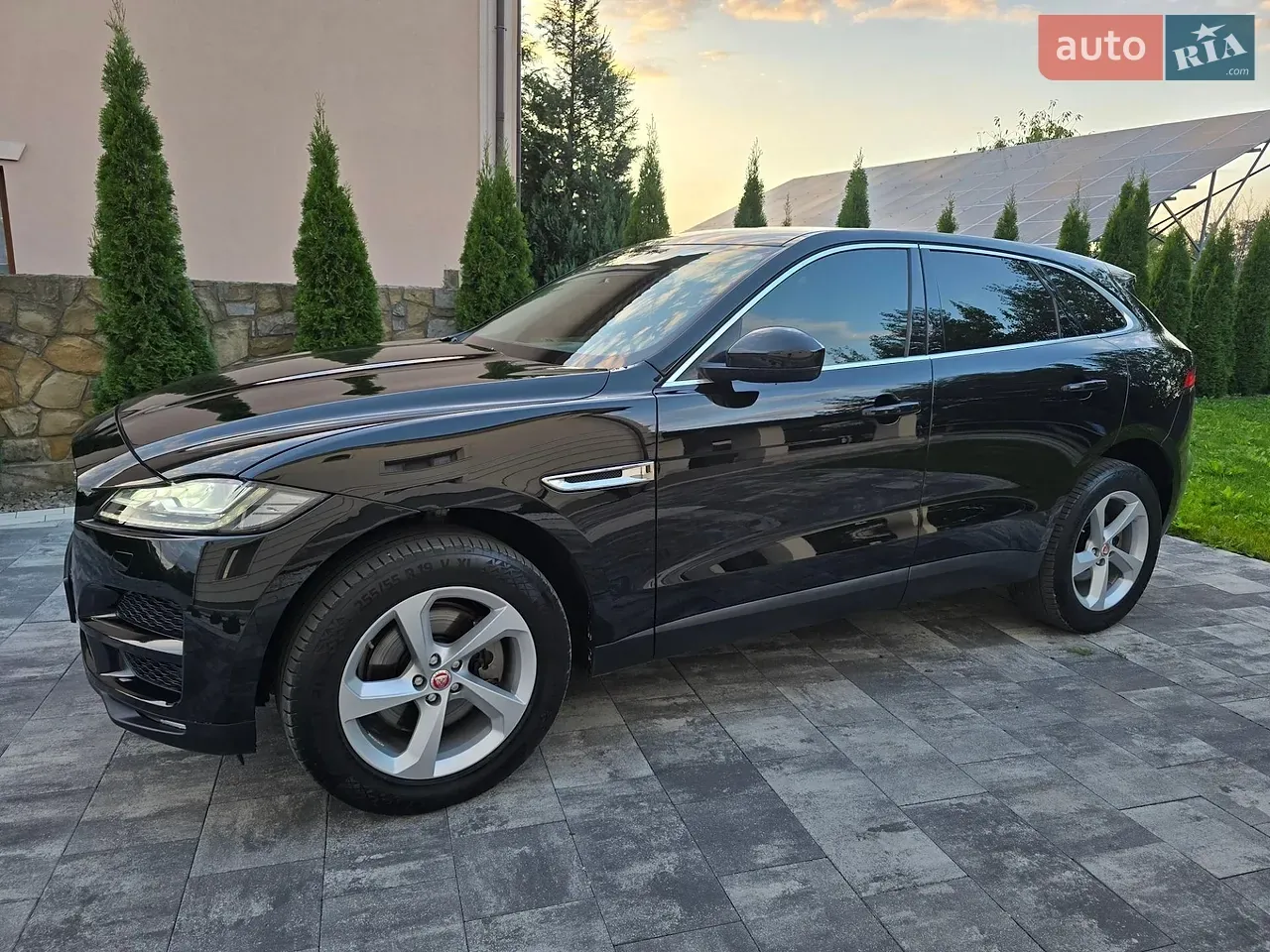 Jaguar F-Pace 2020 photo 2