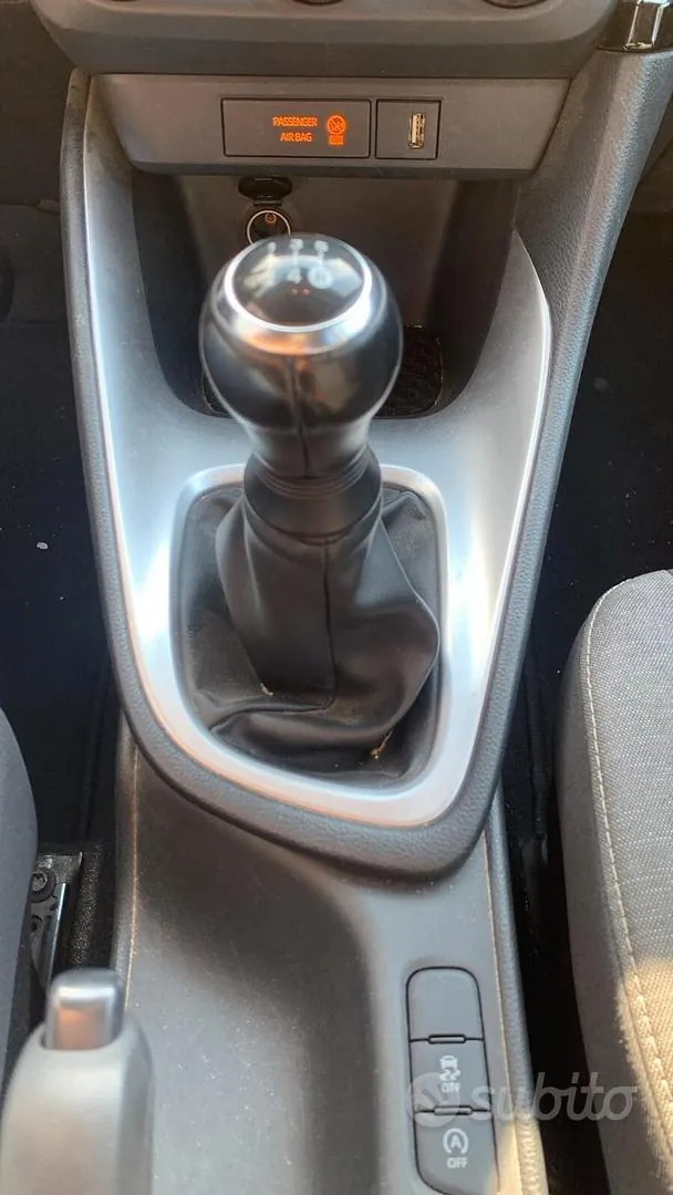 Toyota Yaris 2023 photo 4