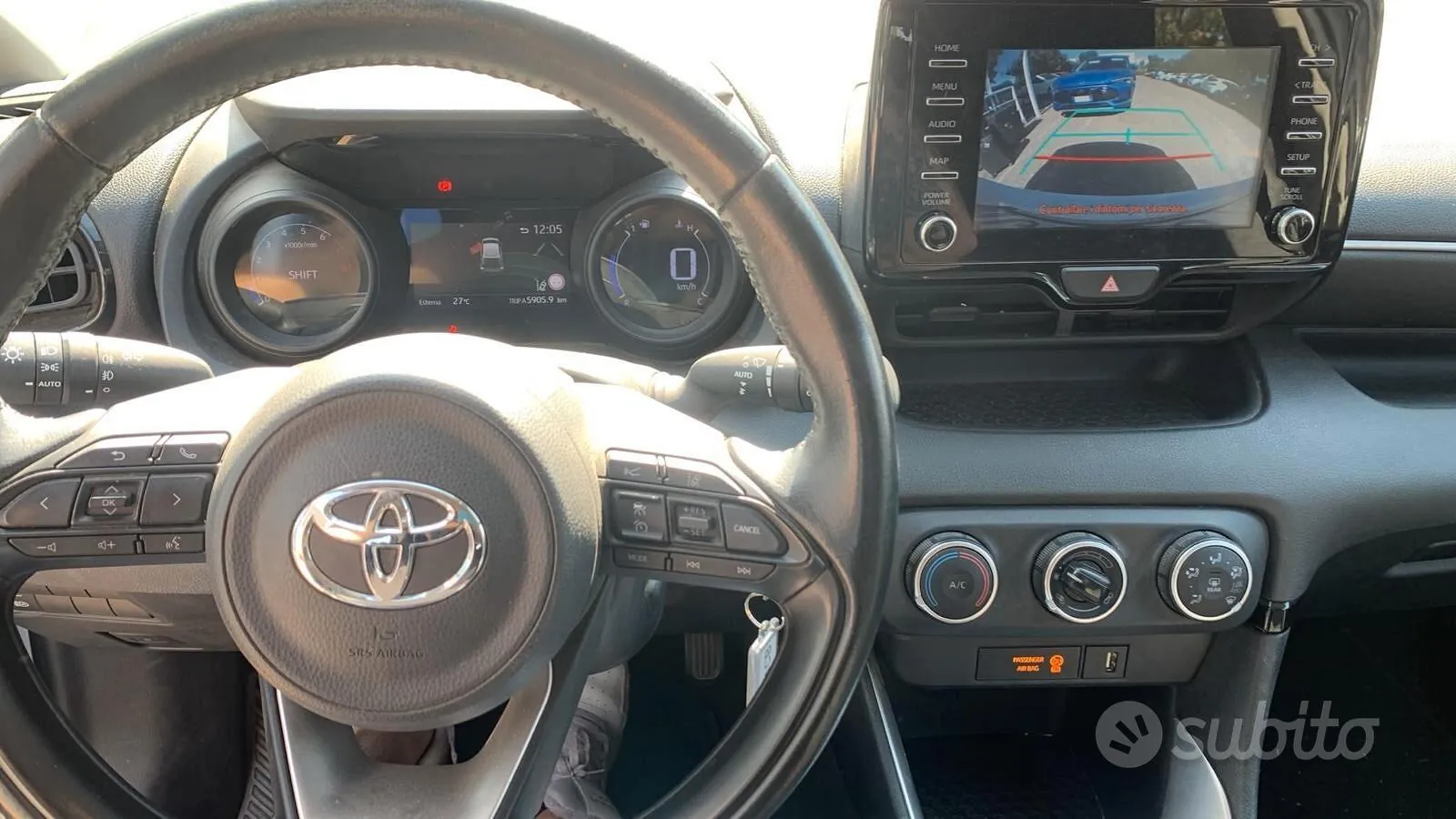 Toyota Yaris 2023 photo 2