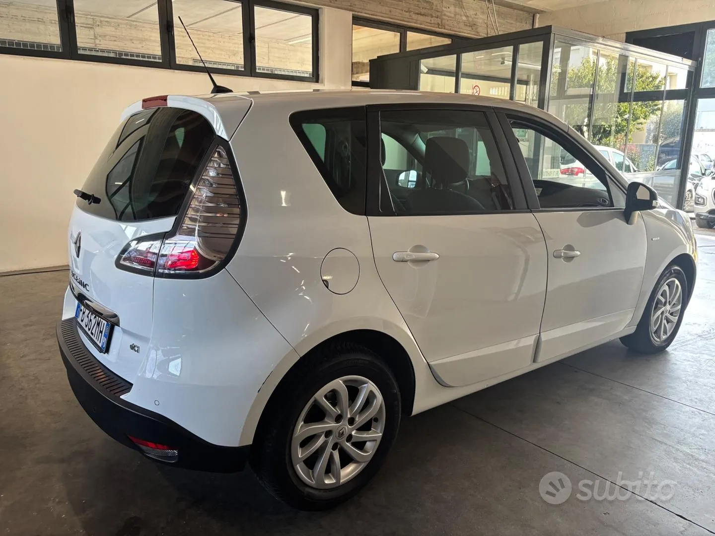 Renault Scenic 2015 photo 4
