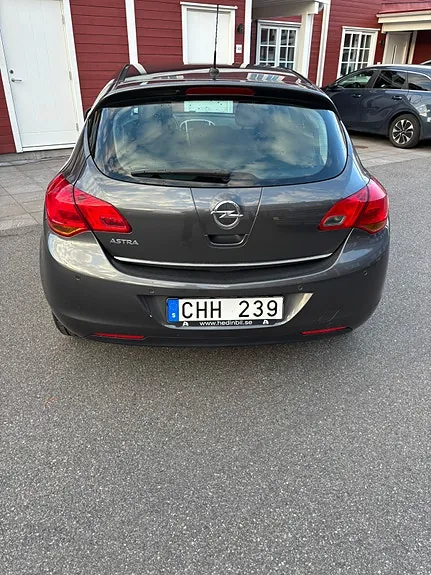 Opel Astra 2011 photo 4