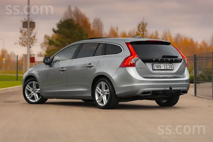 Volvo V60 2013 photo 2