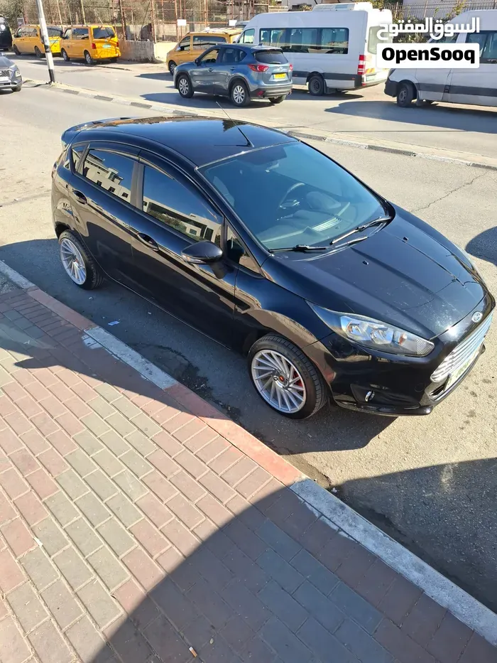 Ford Fiesta 2015 photo 2