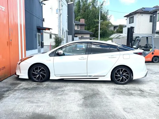 Toyota Prius photo 5