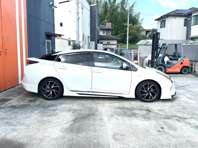 Toyota Prius photo 4
