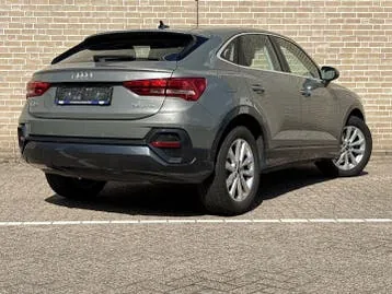 Audi Q3 2022 photo 2