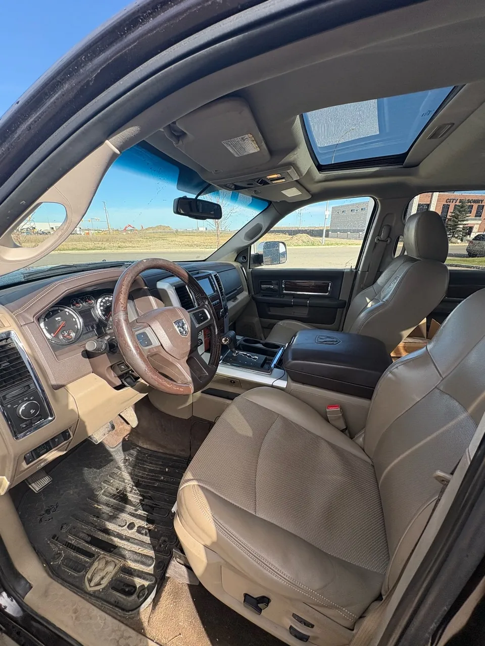 Ram Laramie 2011 photo 5