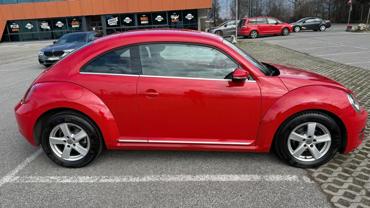 Volkswagen Beetle 2012 photo 2