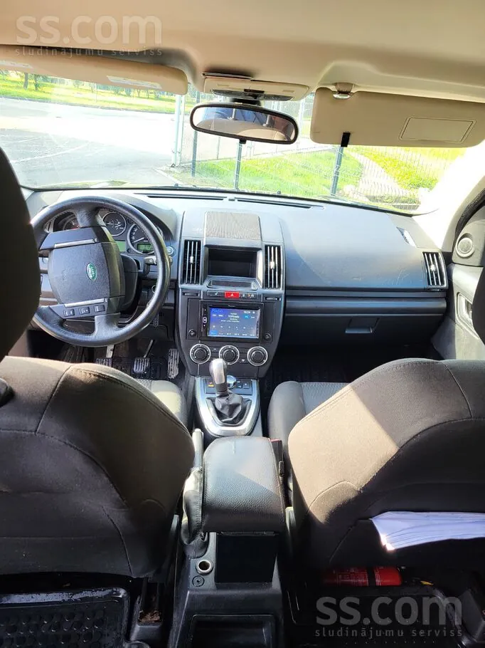 Land Rover Freelander 2011 photo 5