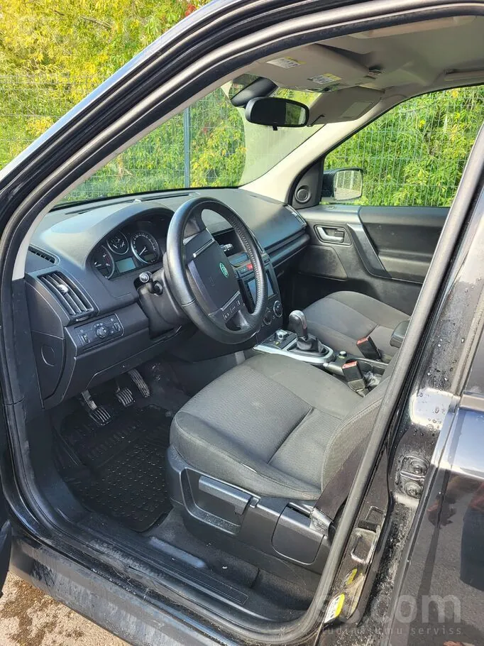 Land Rover Freelander 2011 photo 4