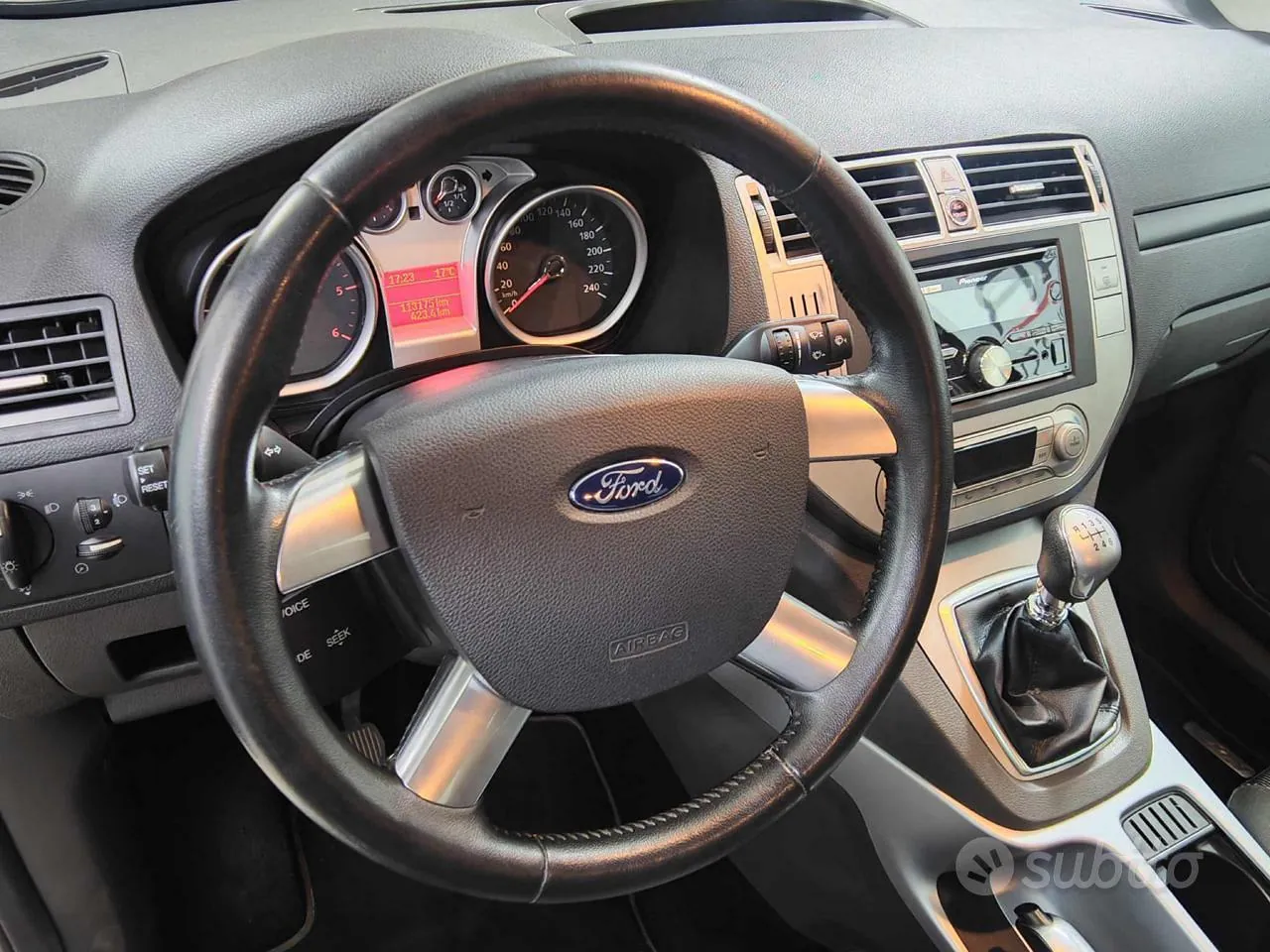Ford Kuga 2011 photo 5