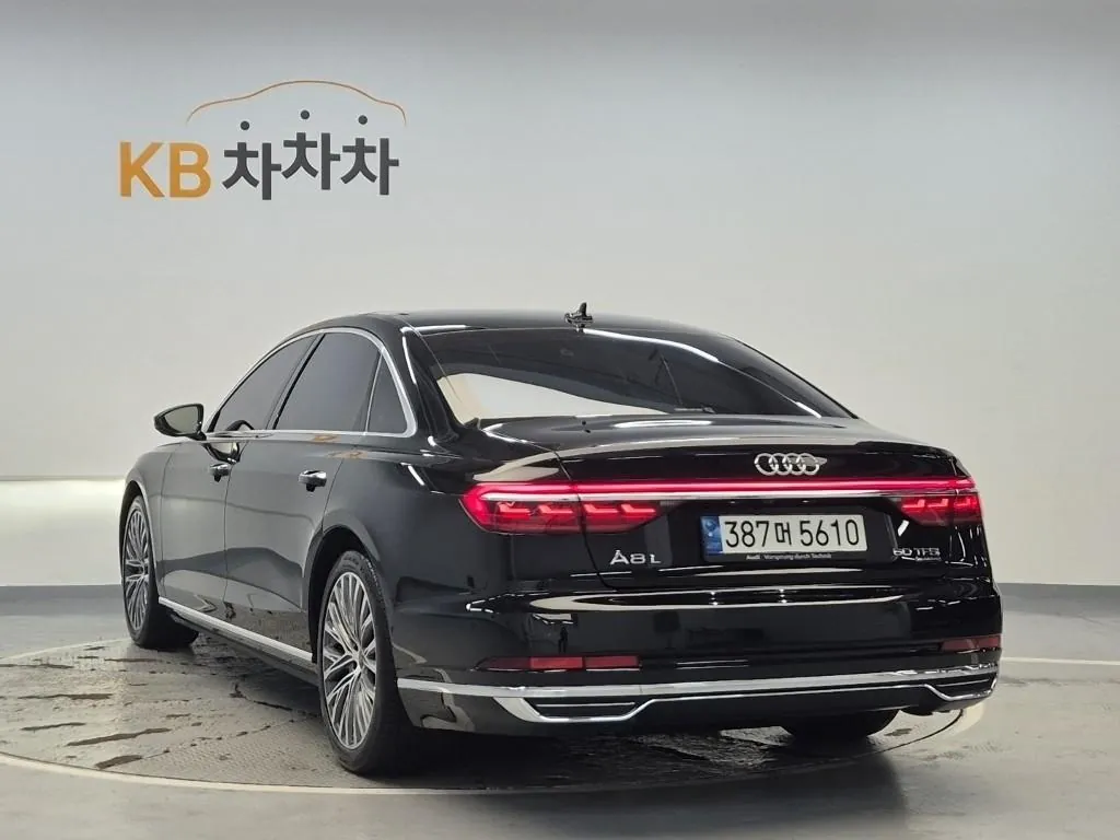 Audi A8 2021 photo 2