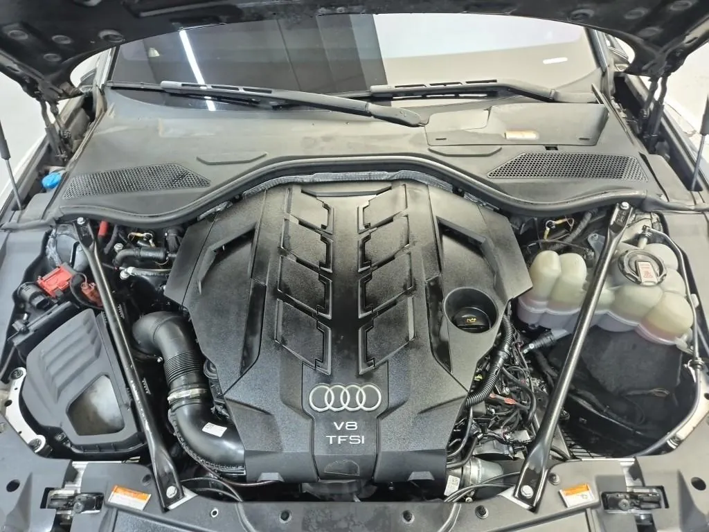 Audi A8 2021 photo 5