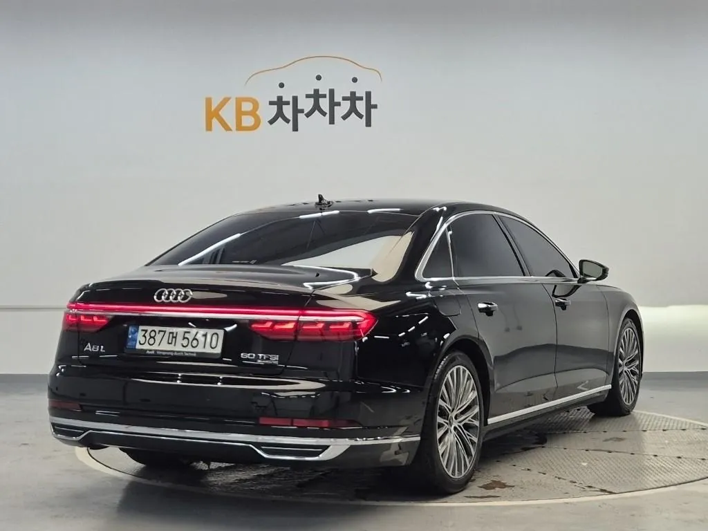 Audi A8 2021 photo 3
