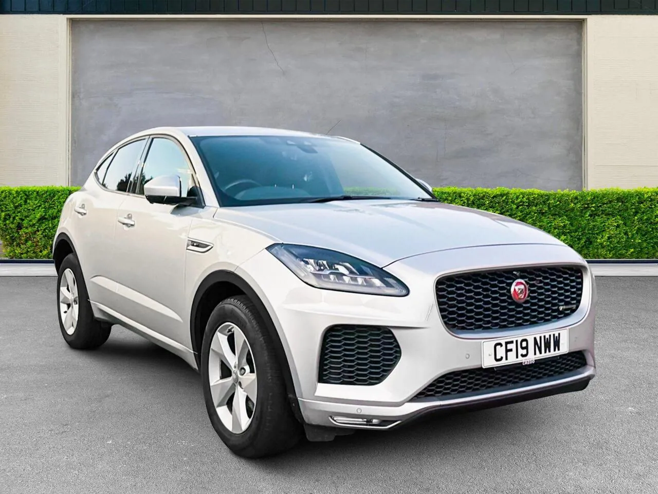 Jaguar E-Pace 2019 photo 2