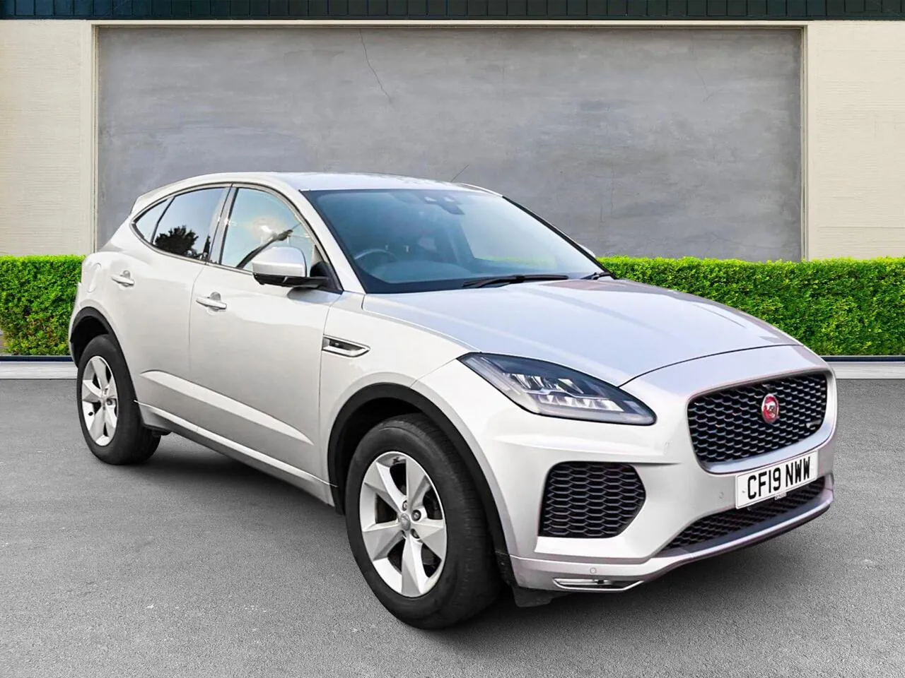 Jaguar E-Pace 2019 photo 3