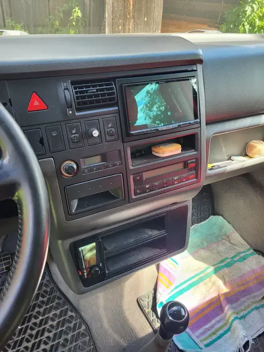 Volkswagen T4 2002 photo 2