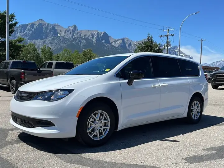 Chrysler Grand Caravan 2027 photo 3