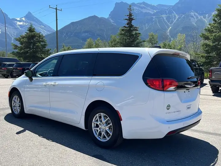 Chrysler Grand Caravan 2027 photo 5