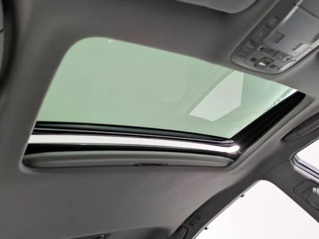 Toyota Crown Majesta F Version 2013 photo 5
