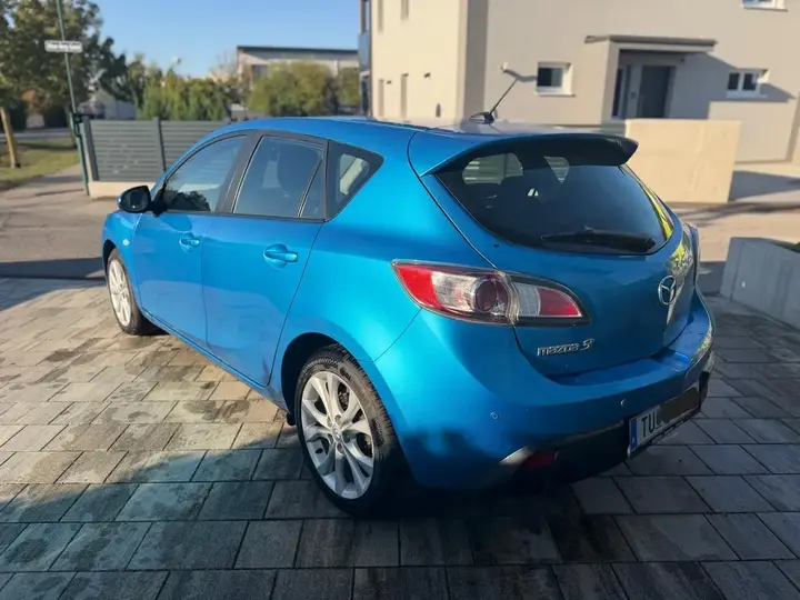 Mazda Mazda3 2011 photo 3