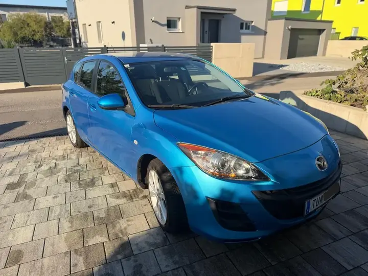 Mazda Mazda3 2011 photo 2