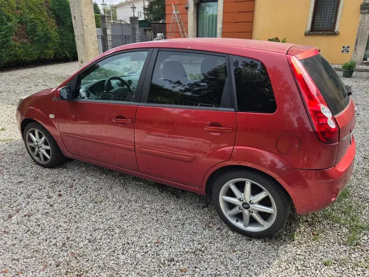 Ford Fiesta 2007 photo 3