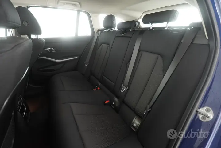 BMW 3 Series 2023 photo 2