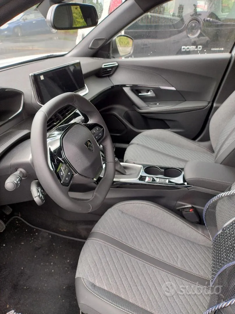 Peugeot 2008 2025 photo 4