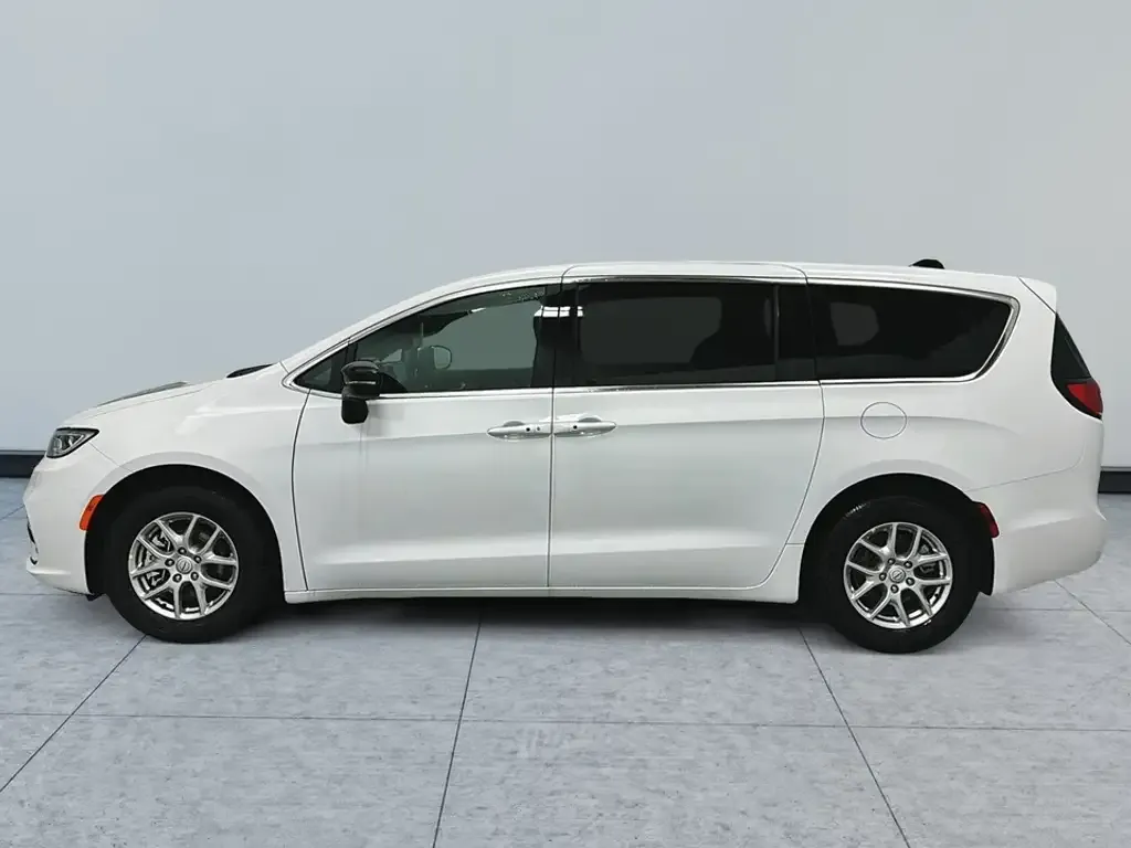 Chrysler Pacifica 2026 photo 3
