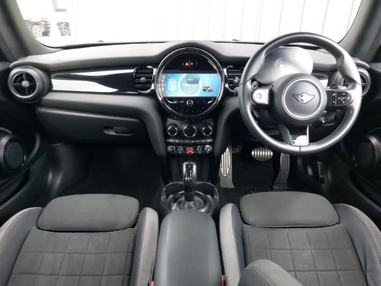 Mini Hatch 2023 photo 3