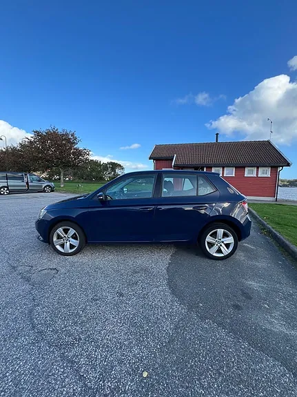 Skoda Fabia 2015 photo 2
