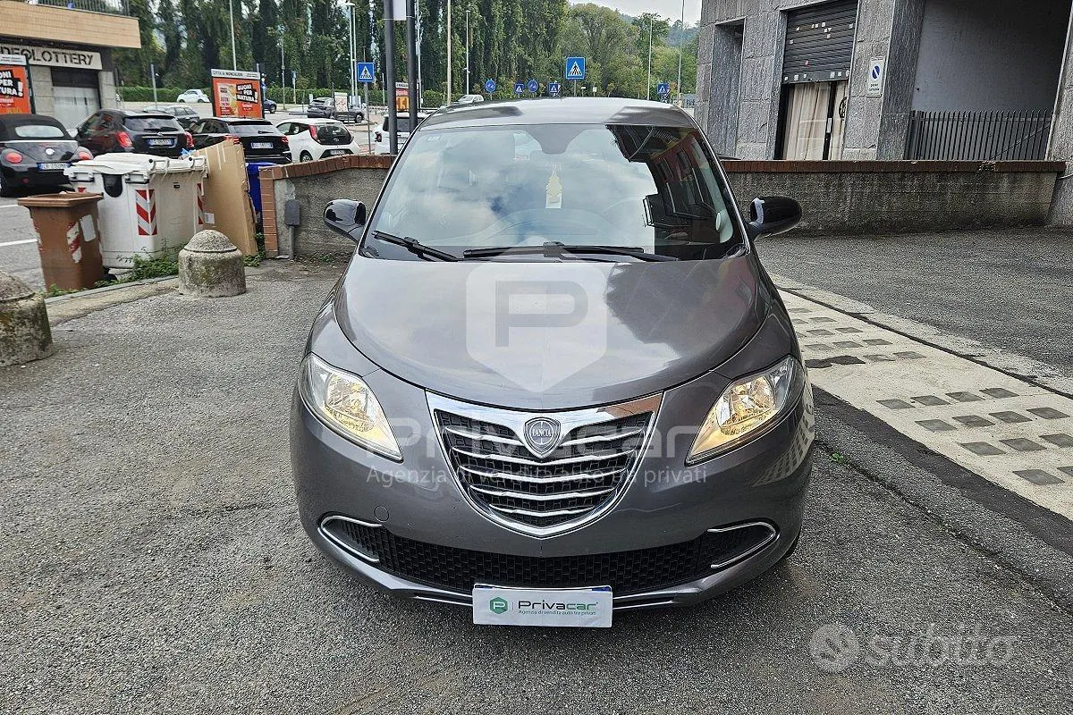 Lancia Ypsilon 2014 photo 2